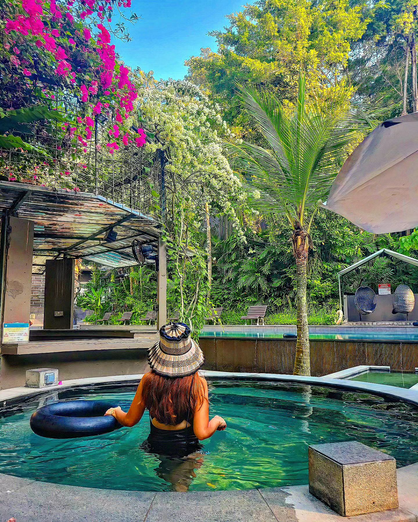 Hotel suites in Singapore - Siloso Beach Resort's outdoor pool