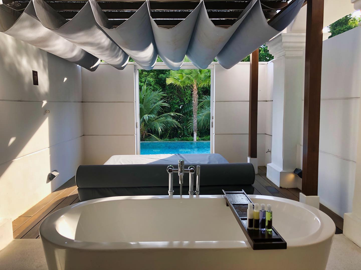 Hotel suites in Singapore - Couple suite's private terrace with hot tub