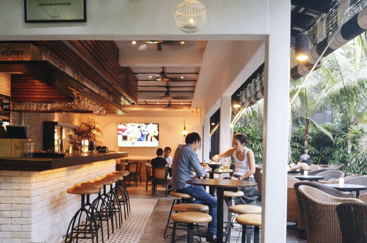 heartland bars singapore - Middle Rock Garden Bar - interior