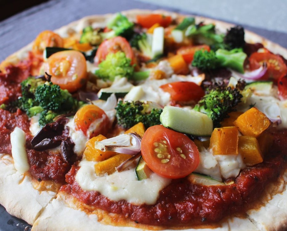 vegan pizza with a topping of vegetables