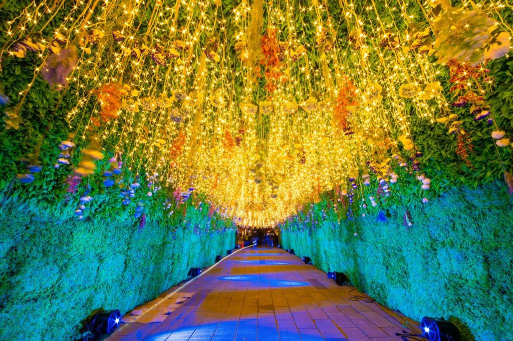 Christmas decor & light-ups in Asia 2023 - Christmasland Taipei canopy of lights