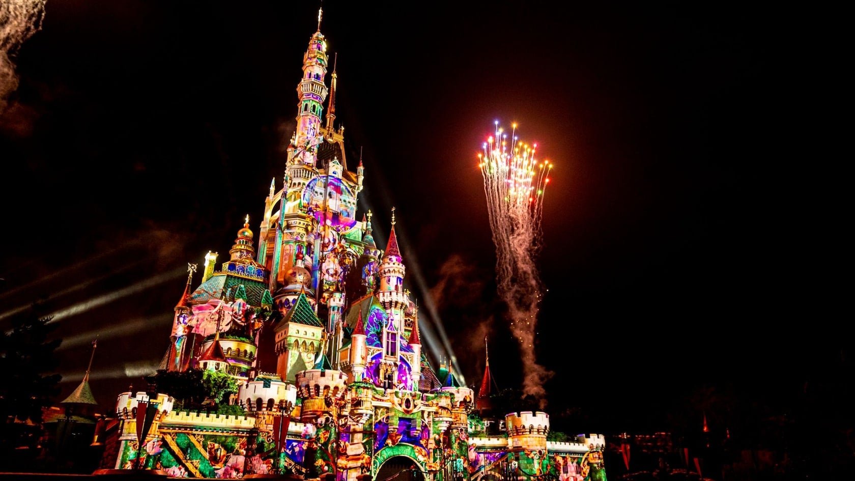 Christmas decor & light-ups in Asia 2023 - HK Disneyland fireworks