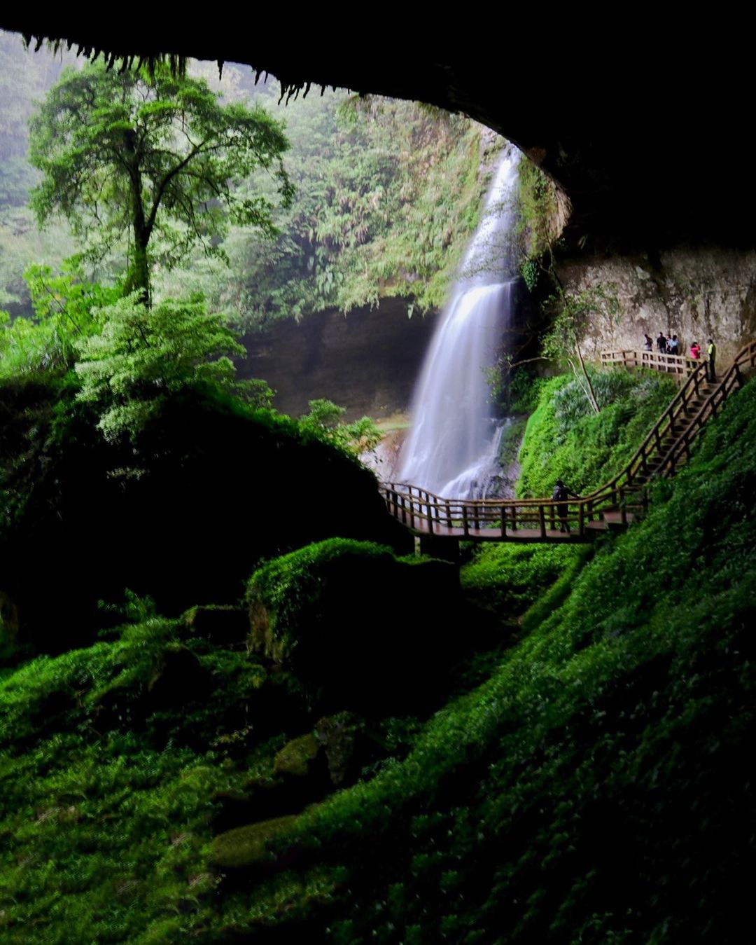 Songlong Rock Waterfall Alcove - Taipei & Taichung Itinerary