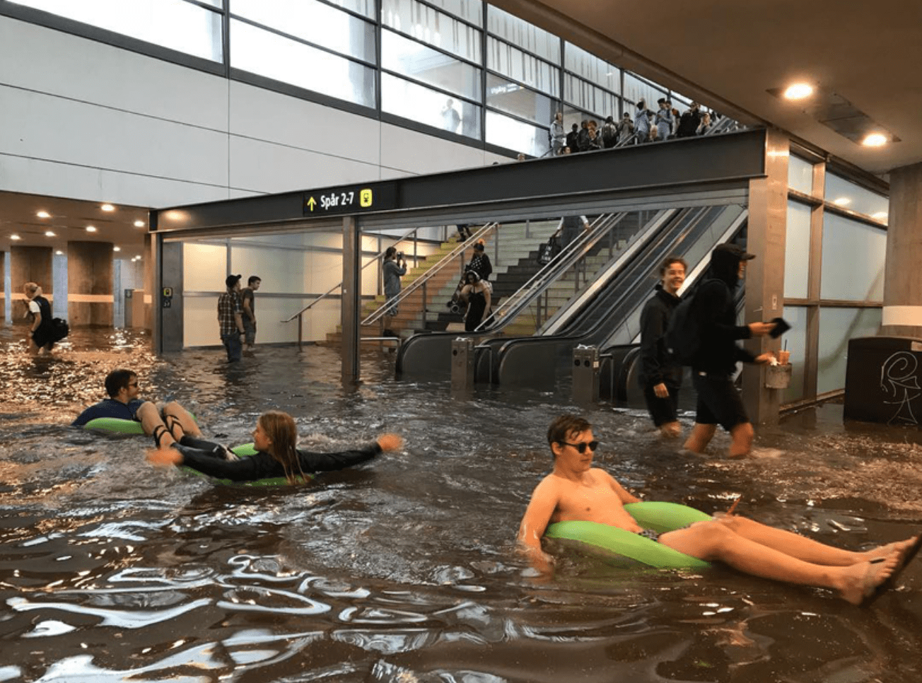 flood singapore - no swimming