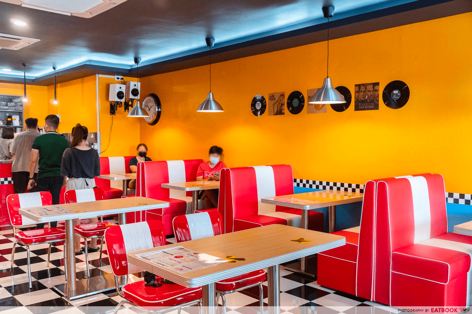 instagrammable things to do singapore - joji's diner