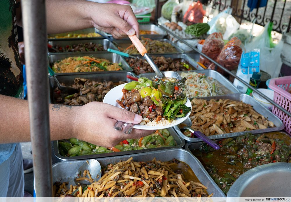 things to do bangkok lumphini park food