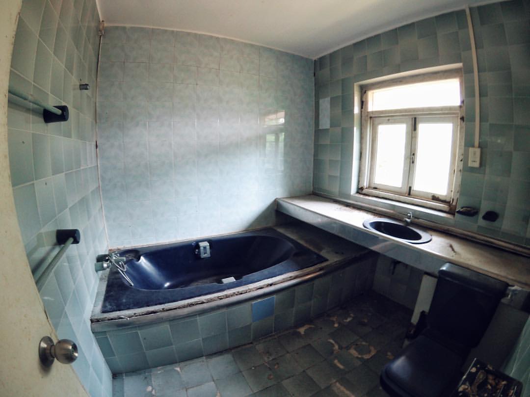 No. 11 keppel house - bath tub