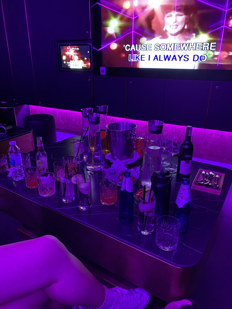 alcohol-free lifestyle - drinks at karaoke