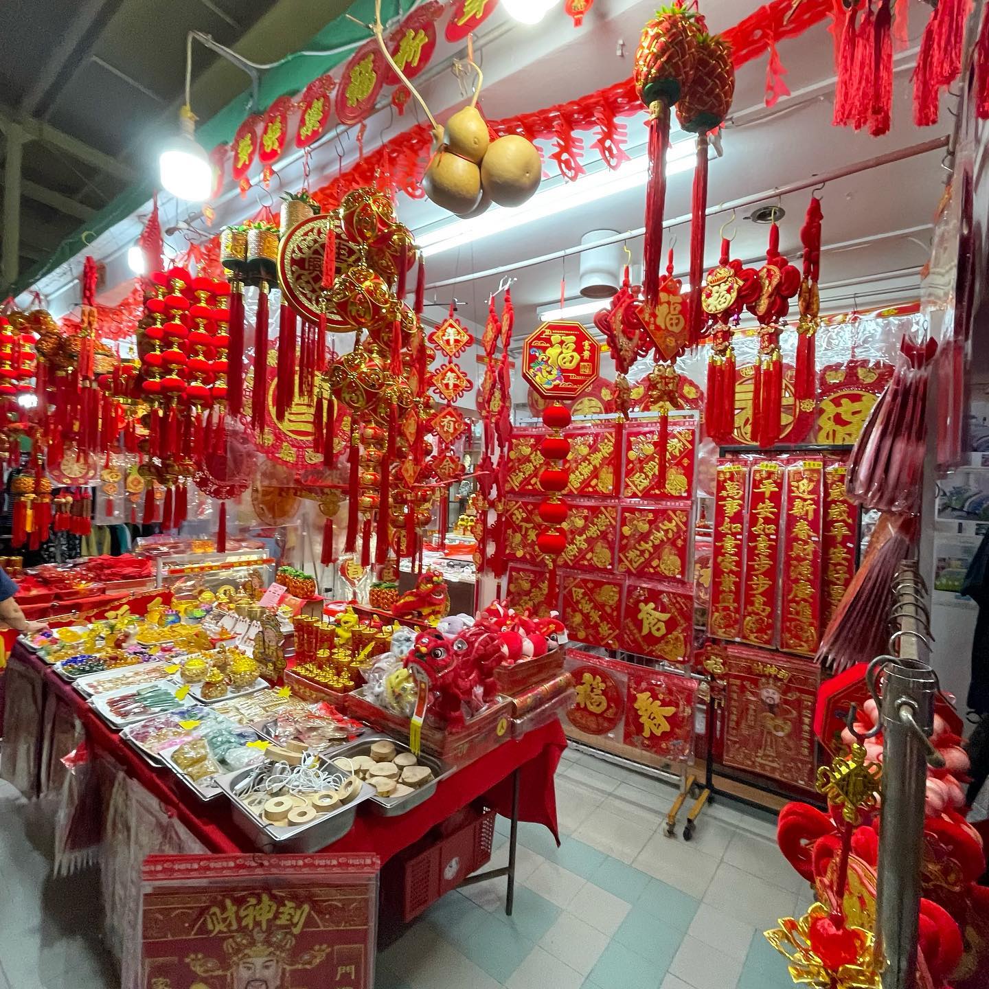 cny decor stores - chinatown cny market