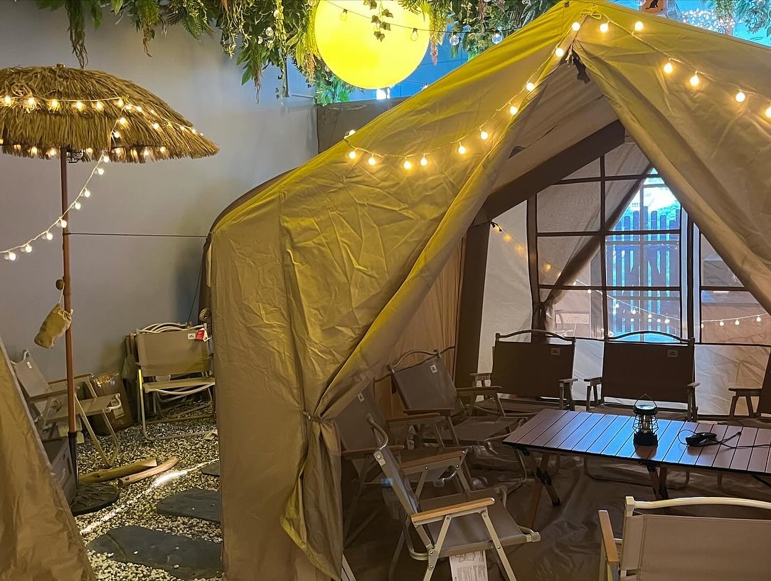 me cafe & games - private glamping tents