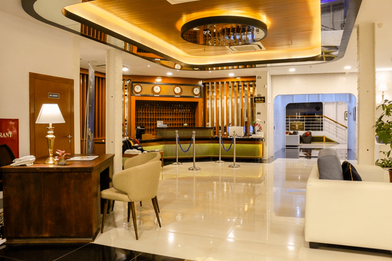 Doulos Phos The Ship Hotel - hotel lobby