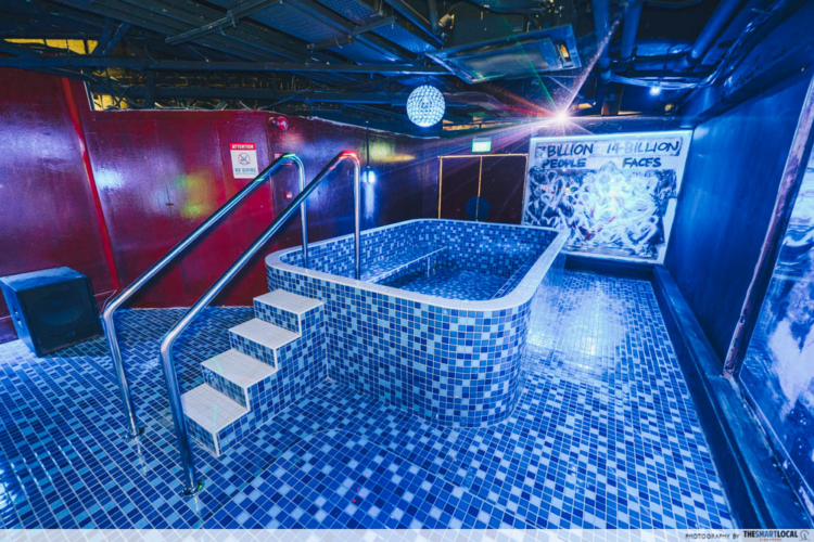 Best Bars & Clubs In Singapore [2024]