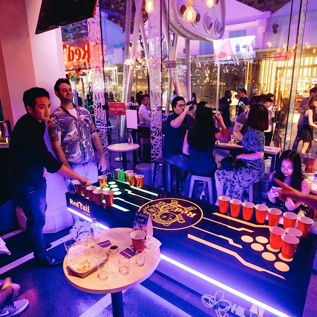 best bars clubs singapore - RedTail Bar bar games