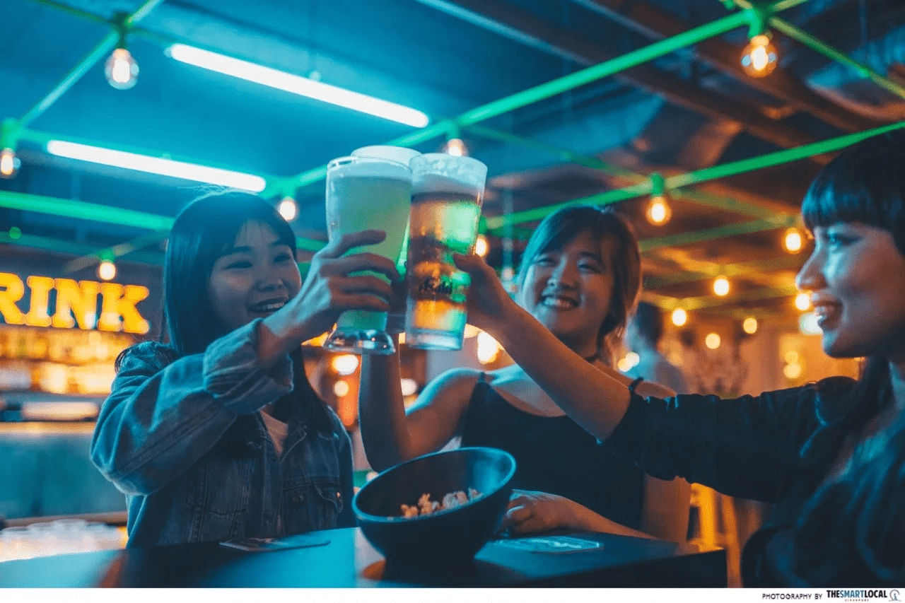 best bars clubs singapore - level up