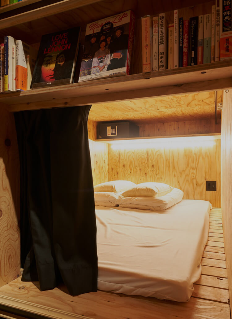 book-and-bed-tokyo-pod-bed-bookshelf