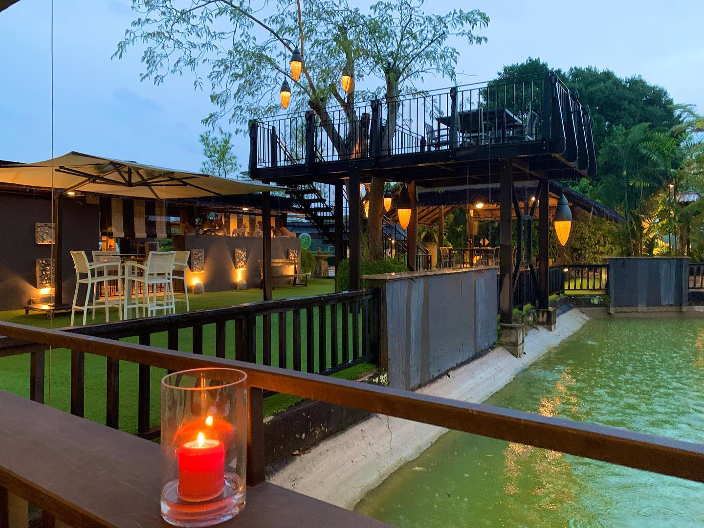 hidden romantic restaurants singapore - Bistro Gardenasia