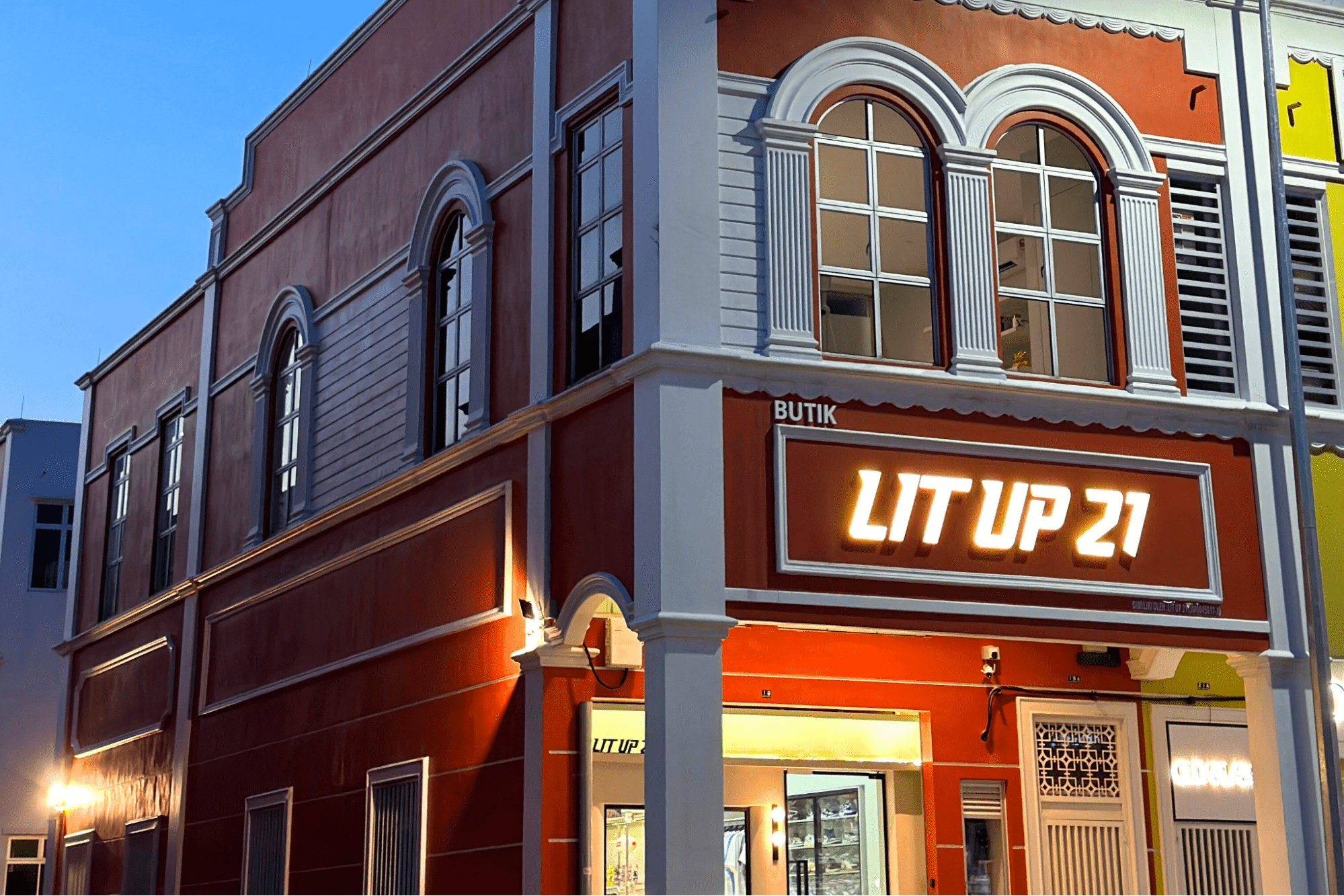 Store front of LIT UP 21