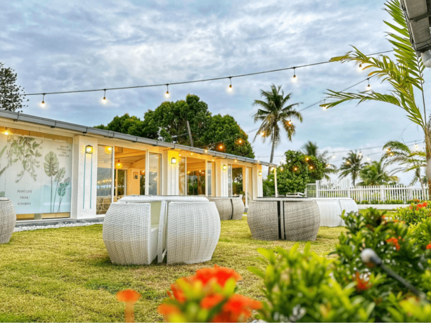 Hidden Garden By The Sea - Seaside Cafe In JB With Pretty Views