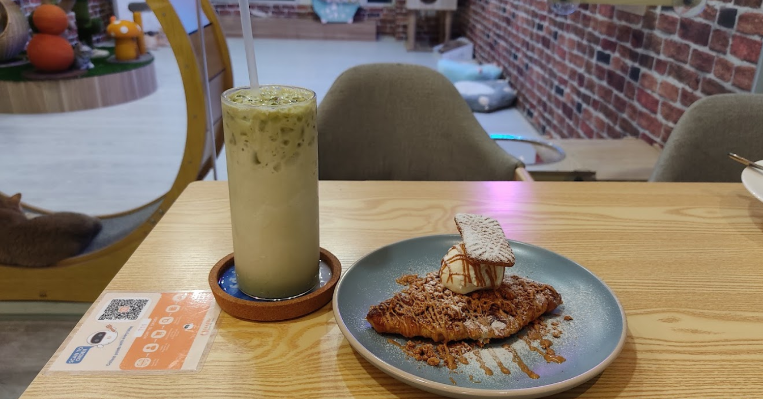 chucky cat cafe drink and food