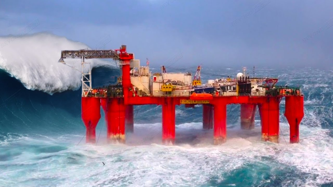 dangerous jobs in singapore - offshore oil rig