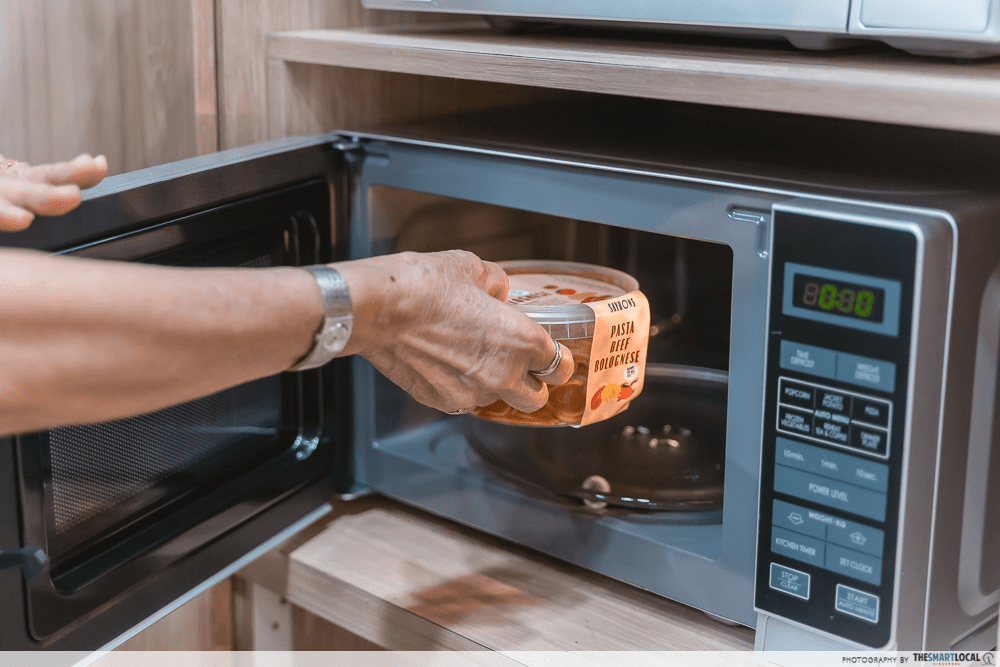 hdb cleaning tips - clean microwave ovens