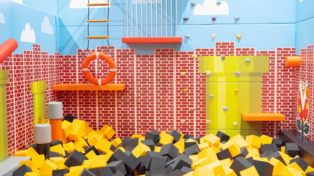 Game On Theme Park sticky wall