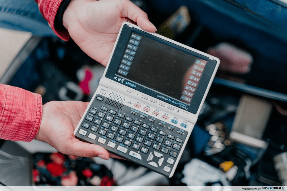 90s tech gadgets - e-dictionary