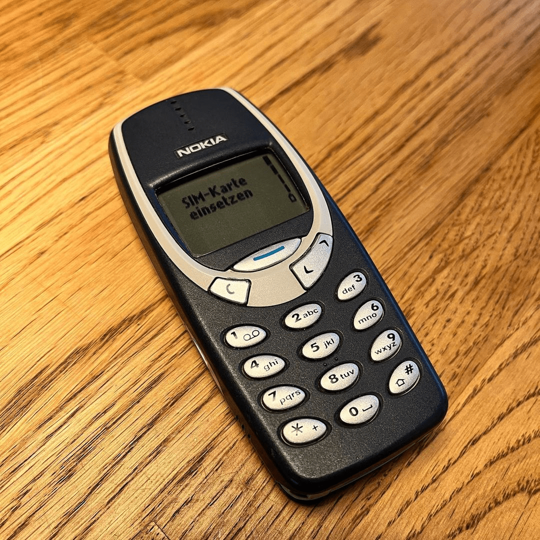 90s tech gadgets - nokia 3310