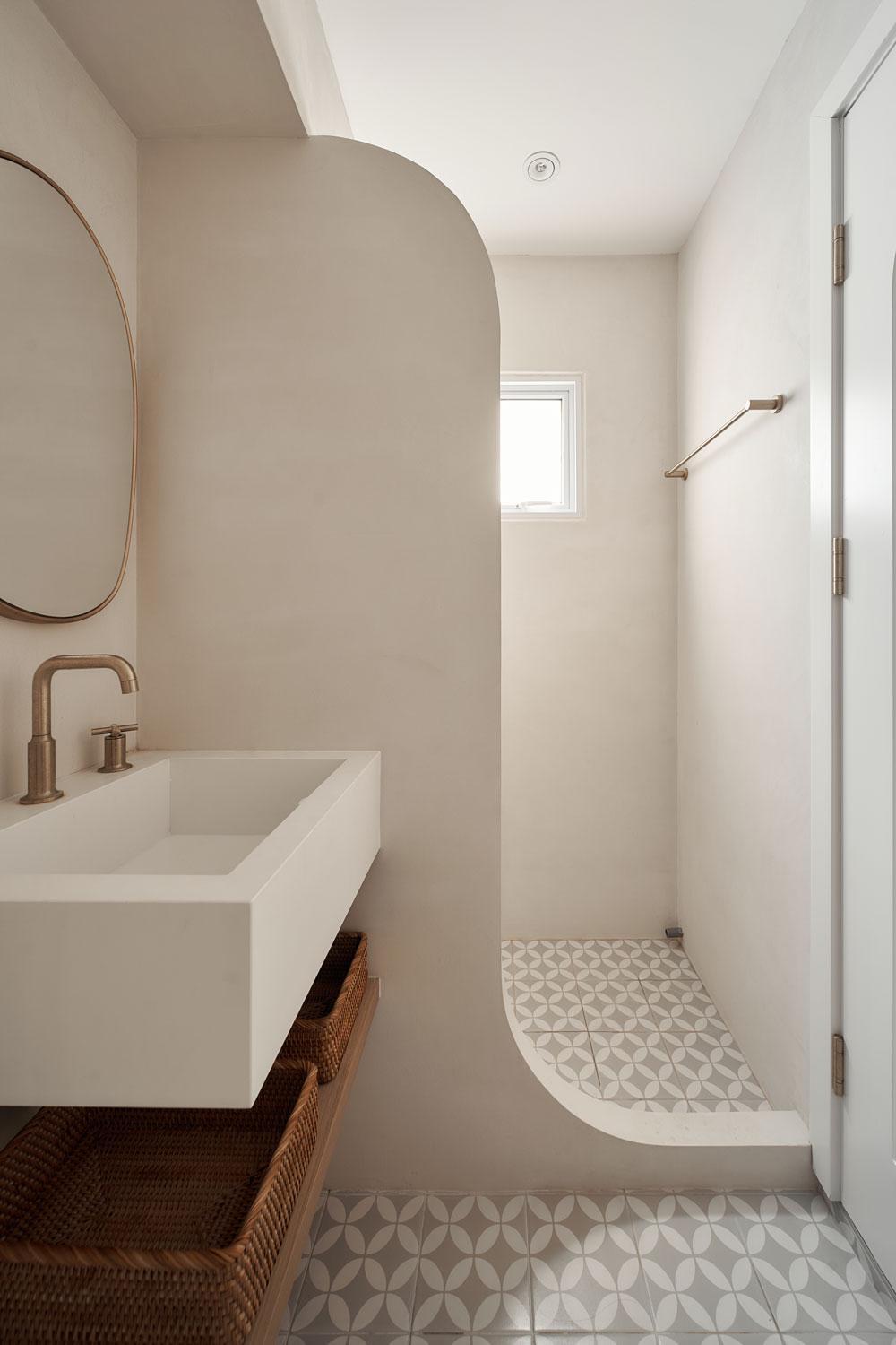 gxs flexiloan most beautiful home renovations - curved neutral bathroom