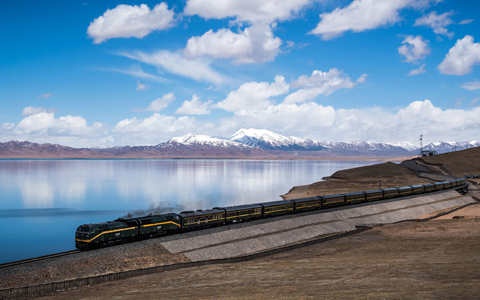 Scenic train from Beijing to Lhasa - train exterior