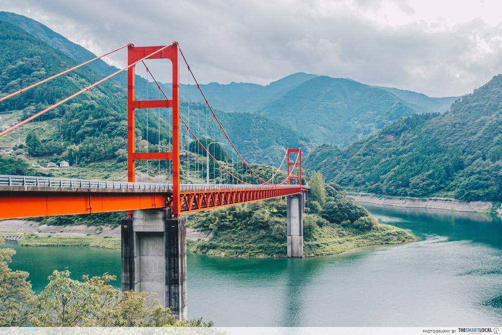 Japan travel scams - Tokyo bridge