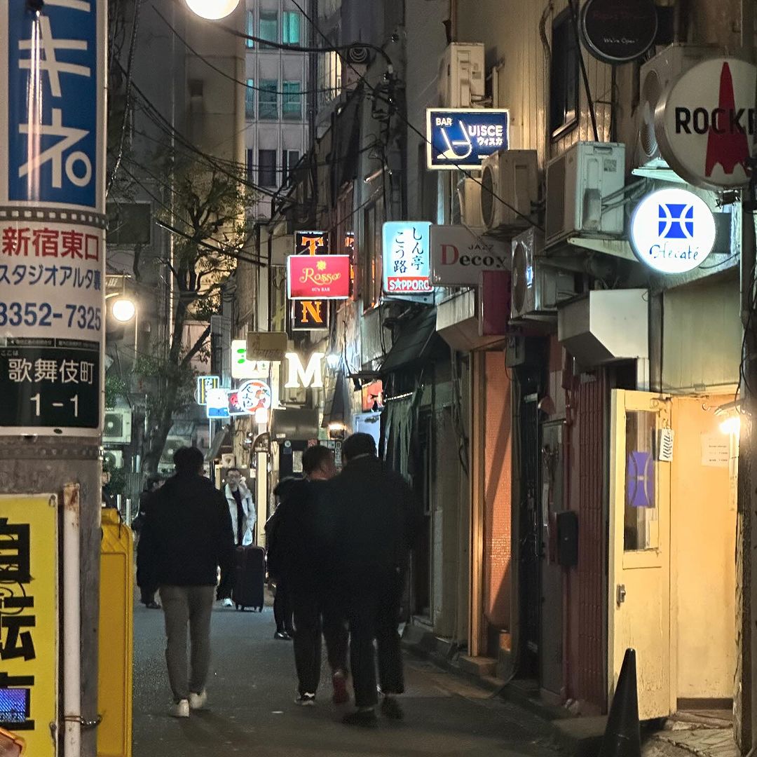 Japan travel scams - shinjuku street