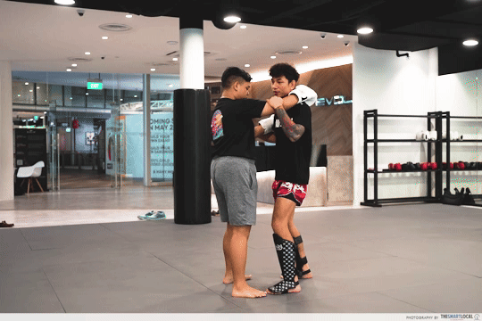 Muay Thai Self-Defence Techniques - Clinch and throw