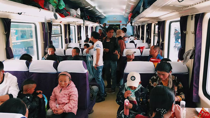 Scenic train from Beijing to Lhasa - Hard seats