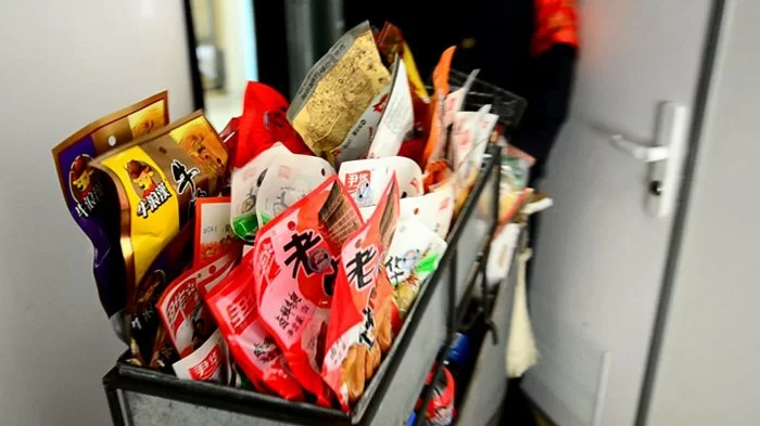 Scenic train from Beijing to Lhasa - snack trolley