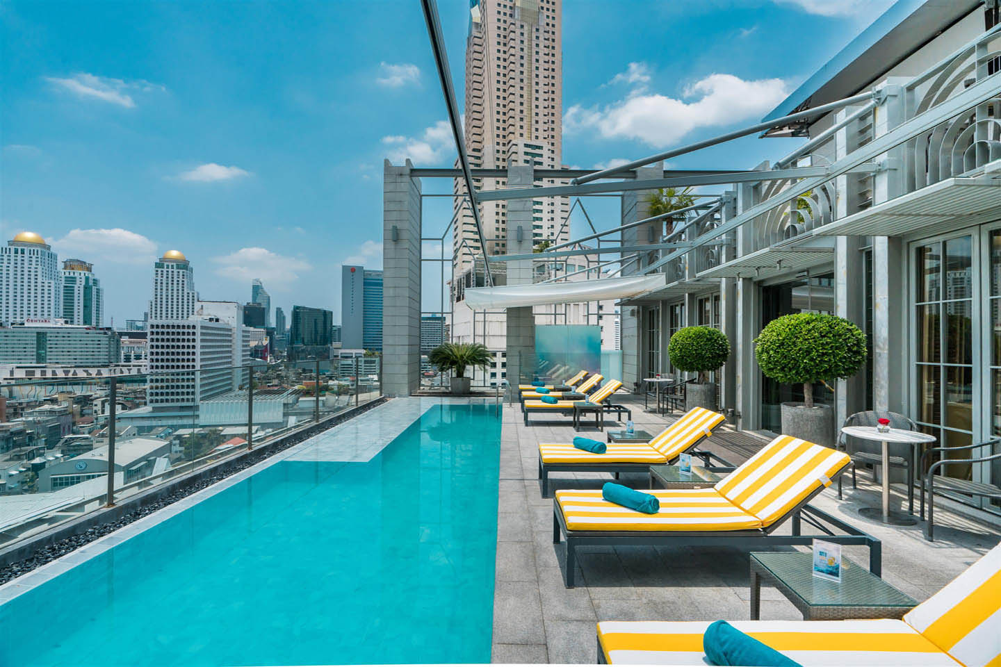 bangkok hotel near bts mrt - Akara Hotel Bangkok rooftop pool