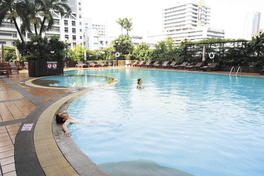 bangkok hotel near bts mrt - Novotel Bangkok on Siam Square pool