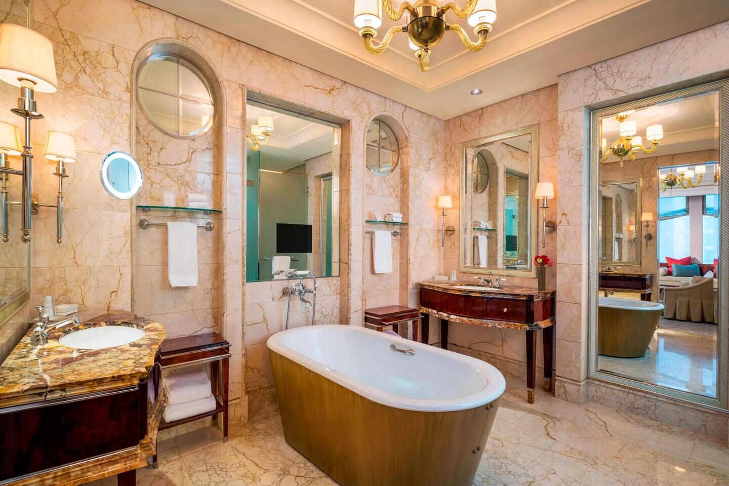 hotels with bathtubs - The St. Regis Singapore