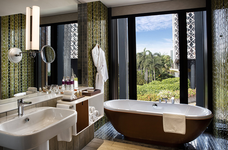 hotels with bathtubs - crowne plaza changi airport