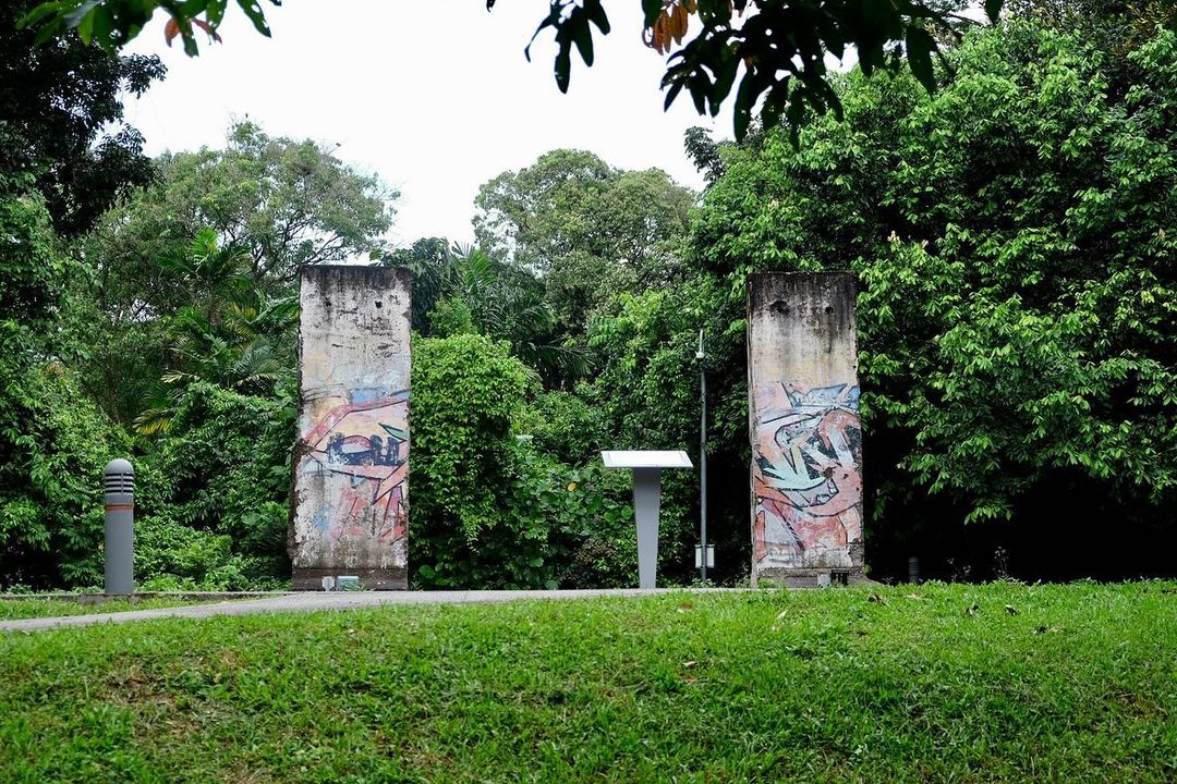 secret singapore - Berlin Wall fragments