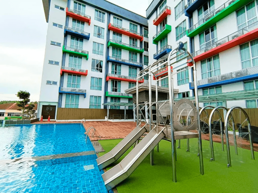 jb hotels - V8 Hotel JB water slides