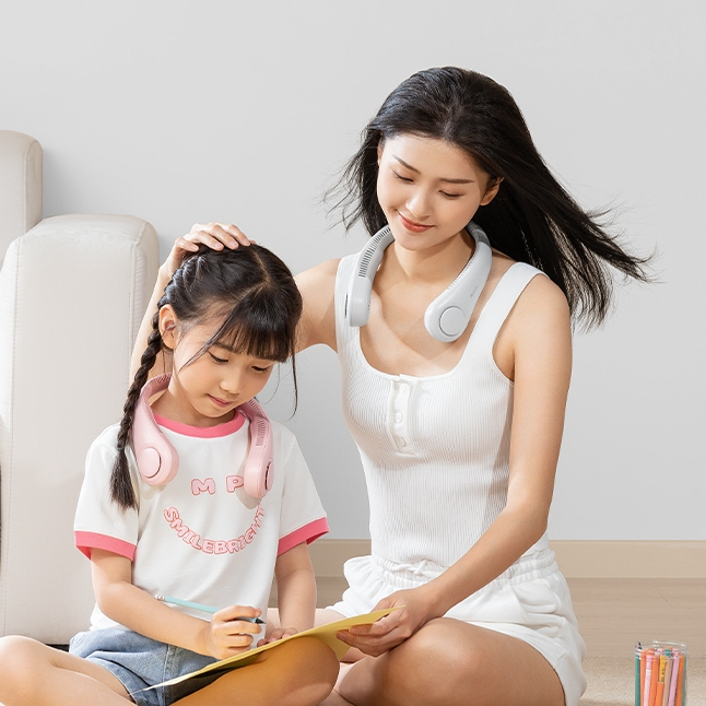 Best portable fans Singapore - Mom and daughter bed time story as Mom uses Jisulife neck fan