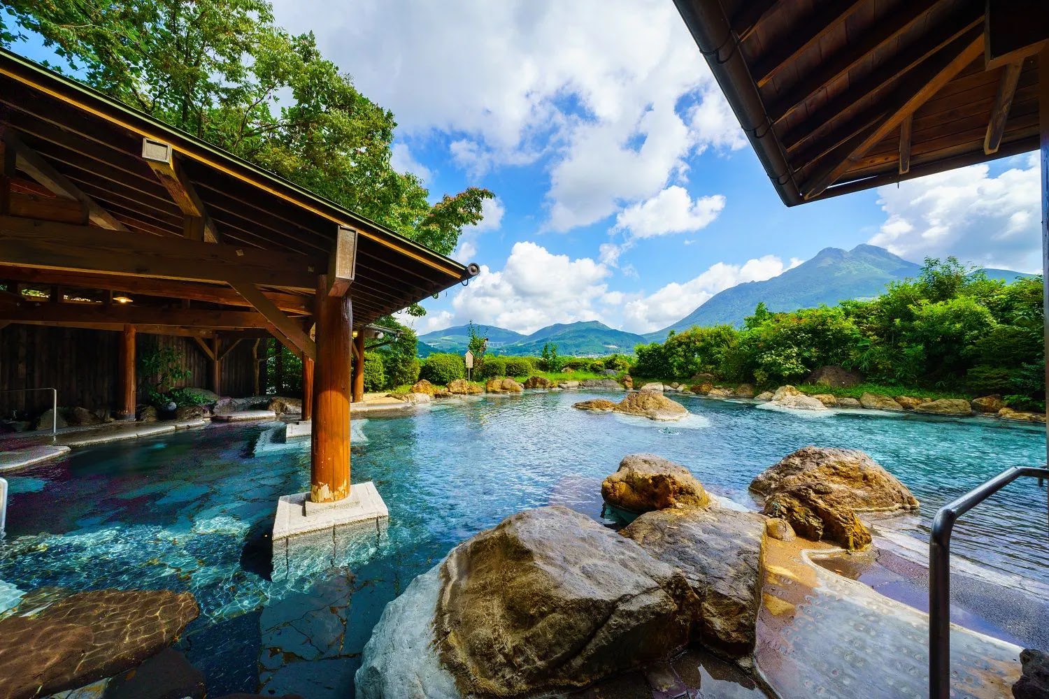 12 Japanese Onsen Towns - Outdoor bath