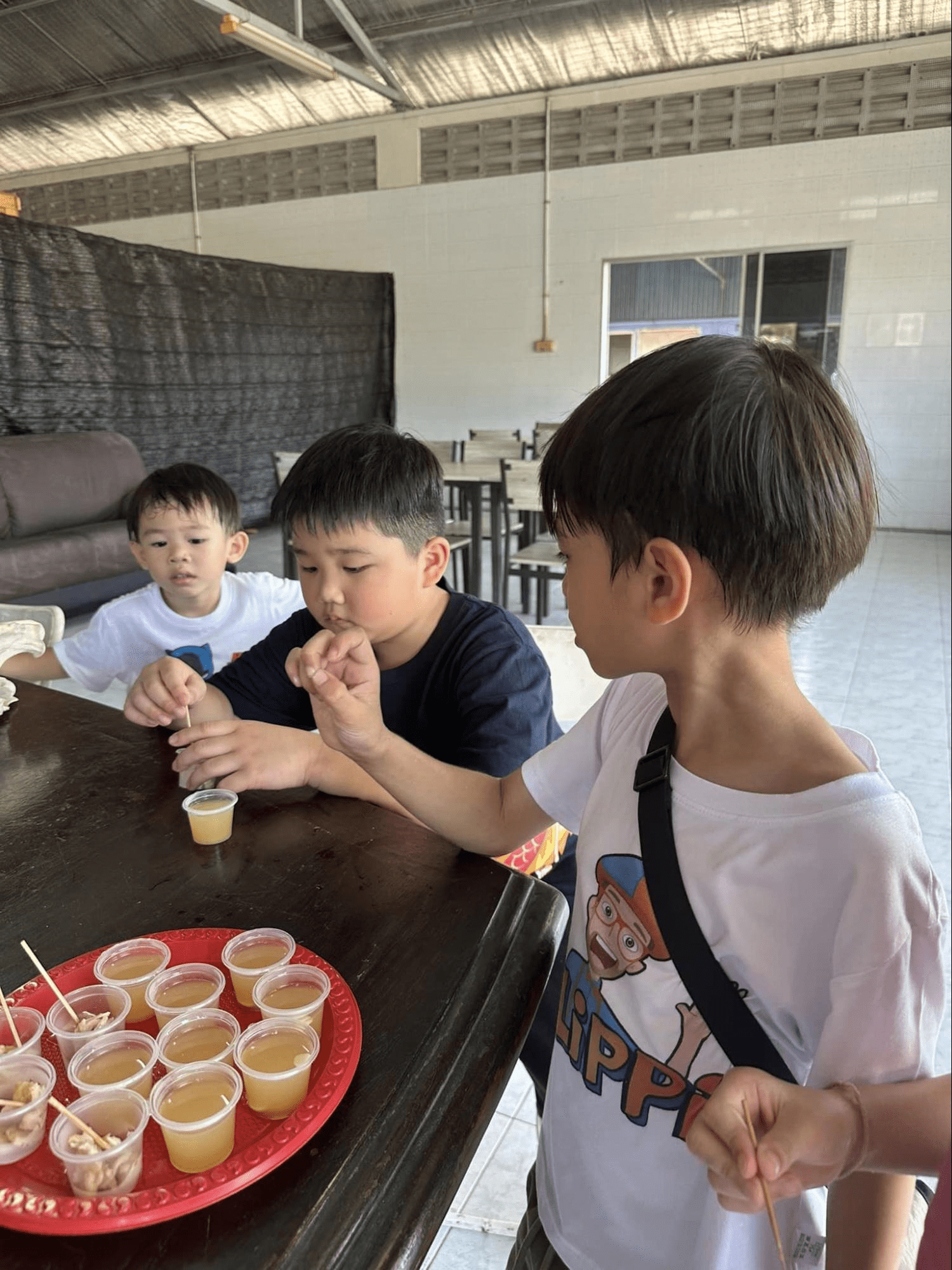 Long Kuan Hung Crocodile Farm - Kids trying the crocodile herbal soup sample 