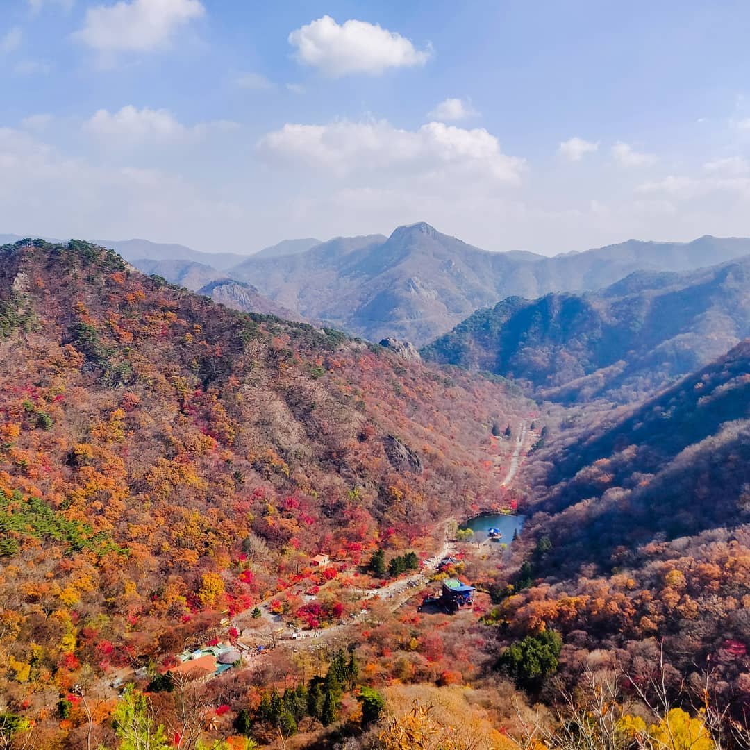 mountain hiking trails korea - Naejangsan autumn