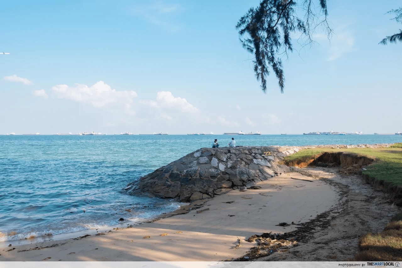 Becoming a missing person in SG to escape digital world - East Coast Park beach 