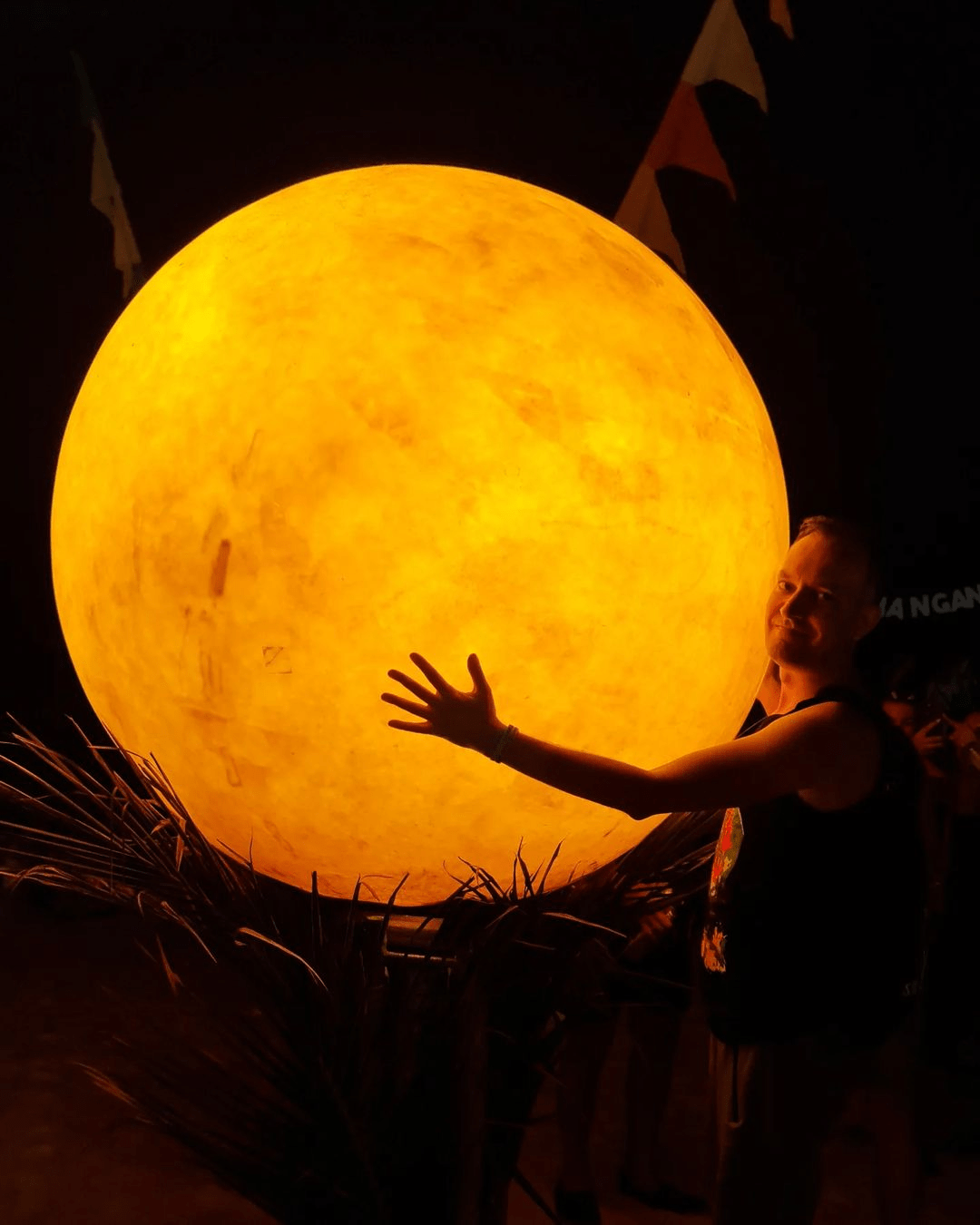 full moon party - easy to spot moon sculpture