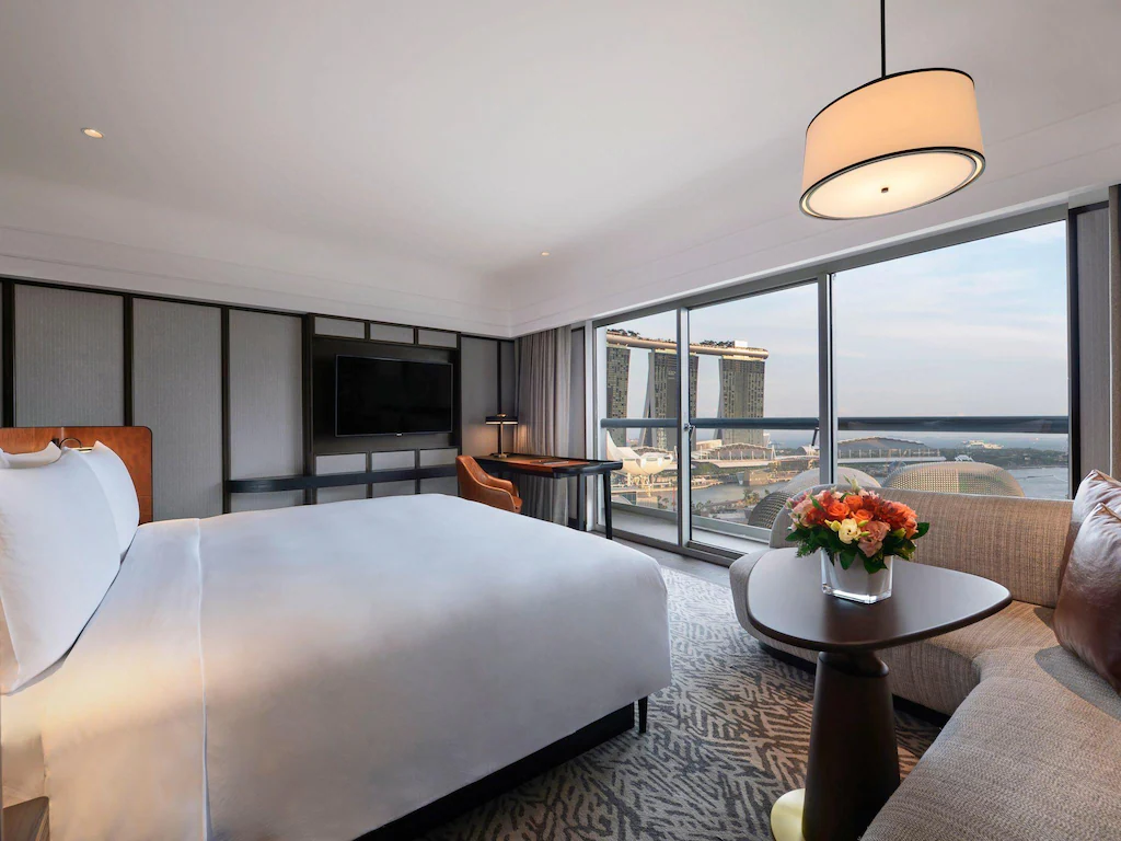 best hotels singapore for fireworks - Fairmont deluxe harbour view room