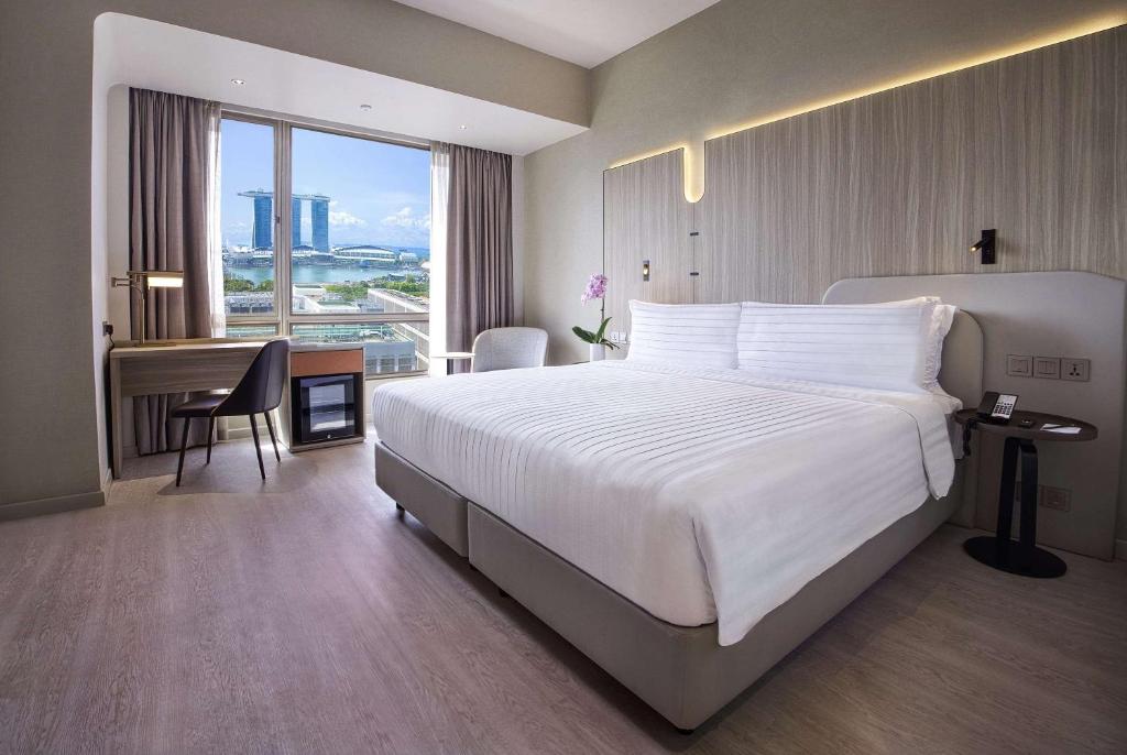 best hotels singapore for fireworks - Peninusla excelsior executive bay view room