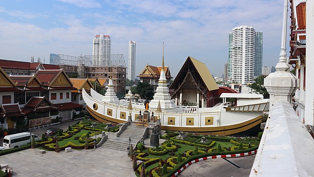 free things to do in bangkok - wat yanawa boat temple 